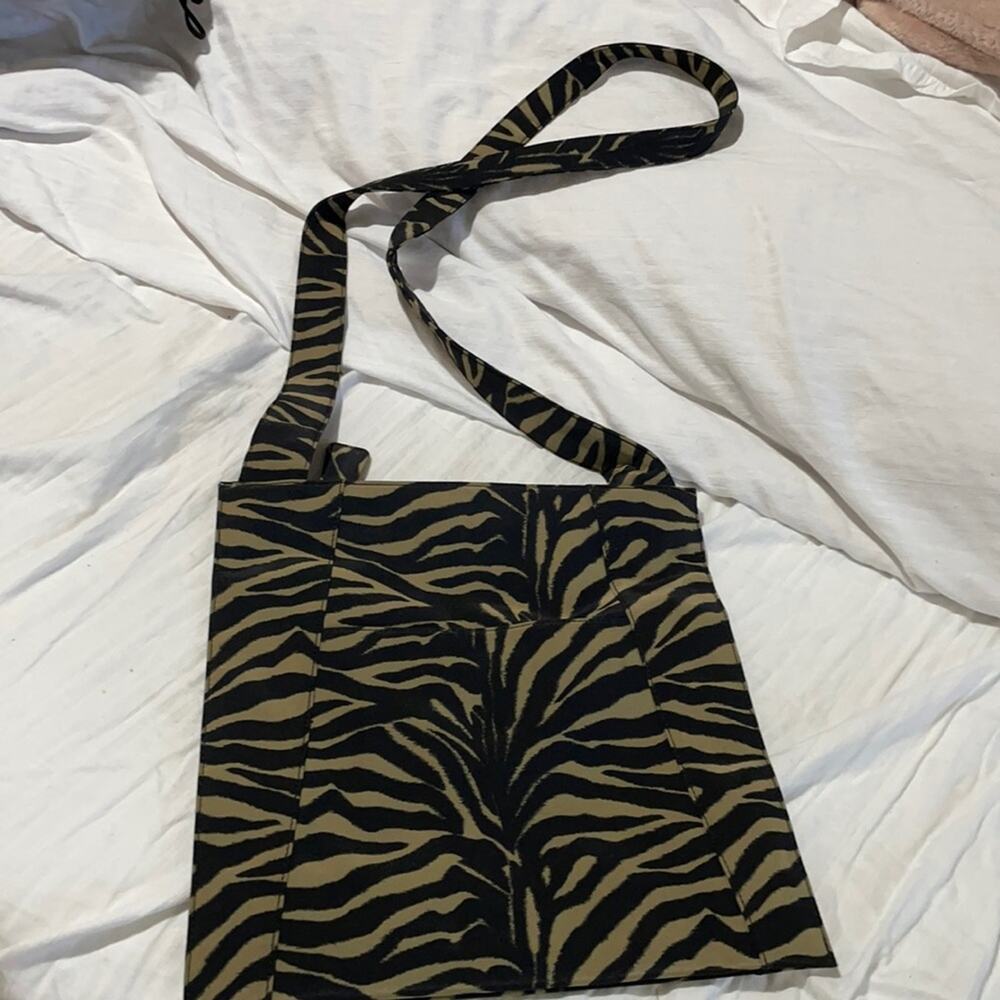 Adrienne Vittadini tan black zebra print nylon flat strap crossbody bag euc